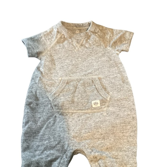 BUNDLE (2) GAP Blue and Gray baby romper set - Picture 5 of 8